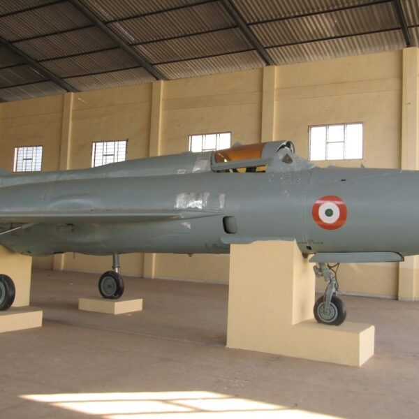 Hanger (MIG 21) (Medium)